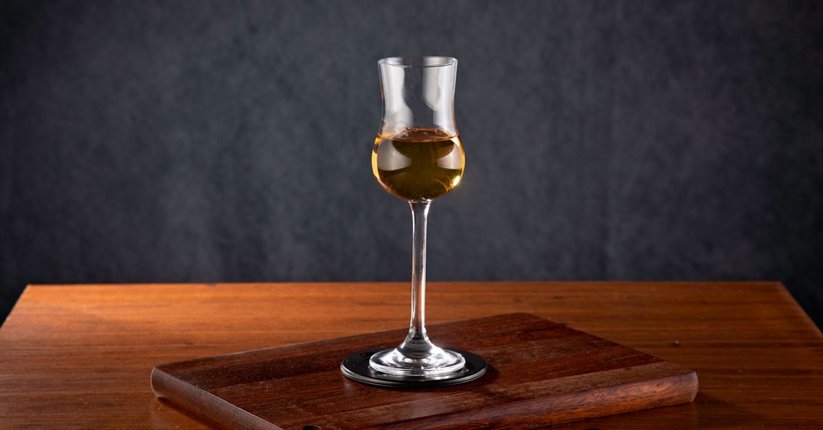 découvrez notre recette maison simple et authentique pour préparer du génépi fait maison, une liqueur traditionnelle des alpes aux saveurs uniques.