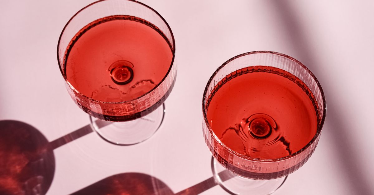 Origine du kir : histoire et découverte de ce célèbre apéritif français