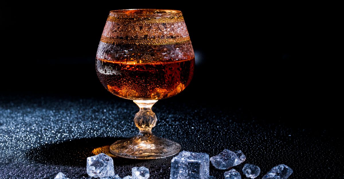 découvrez le pineau charentais, un apéritif traditionnel français alliant douceur et notes fruitées, issu du mariage du jus de raisin et du cognac.