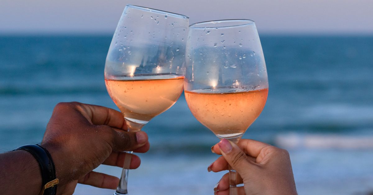 découvrez notre sélection de vins rosés frais et fruités, parfaits pour accompagner vos repas d'été et vos moments de convivialité.