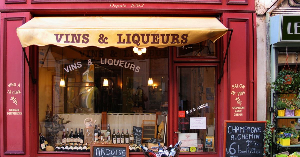 Vin jaune : découvrir ses origines et ses saveurs uniques