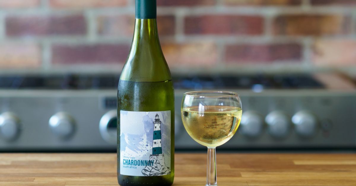 découvrez notre sélection de vins blancs, alliant fraîcheur et élégance, parfaits pour accompagner vos repas et moments de détente.