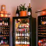 découvrez notre cave à vins élégante et fonctionnelle, idéale pour conserver et mettre en valeur votre collection de bouteilles.