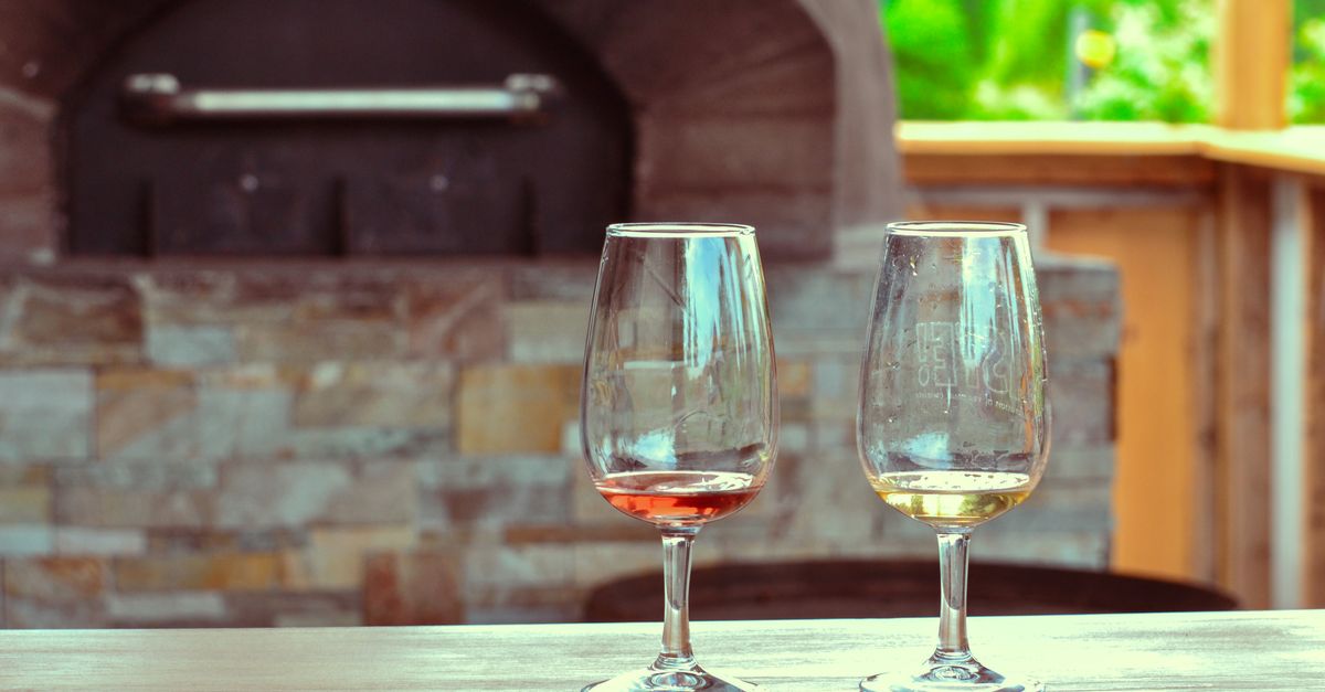 découvrez nos conseils d'accords mets et vins pour sublimer vos repas et apprécier pleinement chaque bouteille.