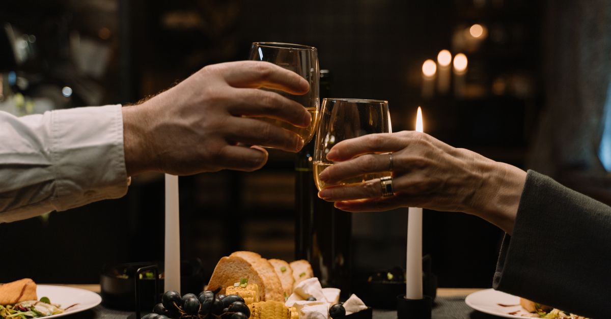 découvrez l'art de l'accord mets et vins pour sublimer vos repas. conseils et astuces pour choisir le vin parfait avec chaque plat.