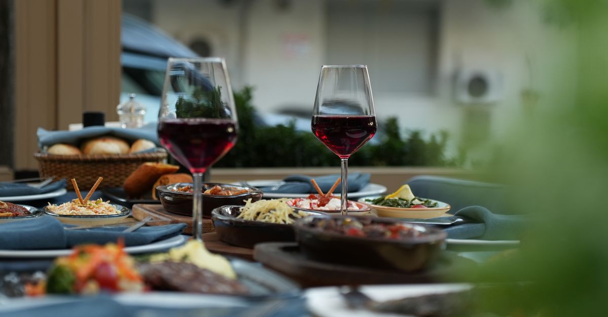 découvrez les accords mets et vins parfaits pour sublimer chaque repas et éveiller vos papilles.