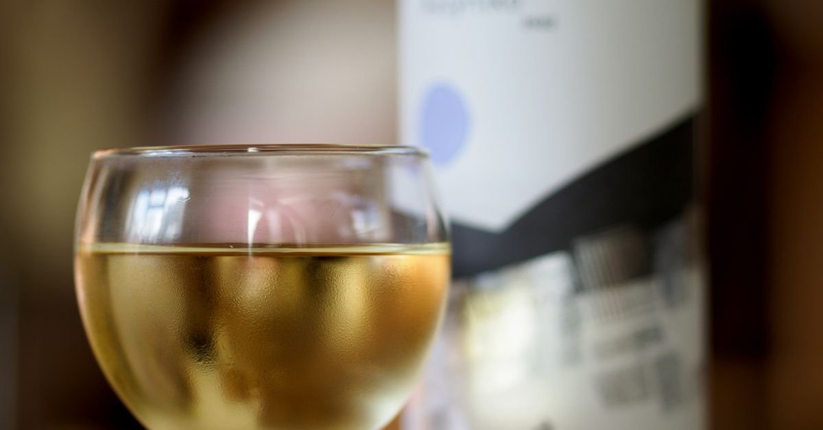 Sauvigon, chardonnay et riesling : quel vin blanc sec choisir pour un apéro réussi 1 découvrez notre sélection de vins blancs secs, parfaits pour accompagner vos repas avec fraîcheur et élégance.