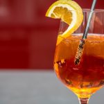 Préparer une liqueur d'orange maison pour des cocktails savoureux 13 découvrez notre recette facile de liqueur d'orange maison, idéale pour savourer une boisson artisanale aux saveurs fraîches et authentiques.
