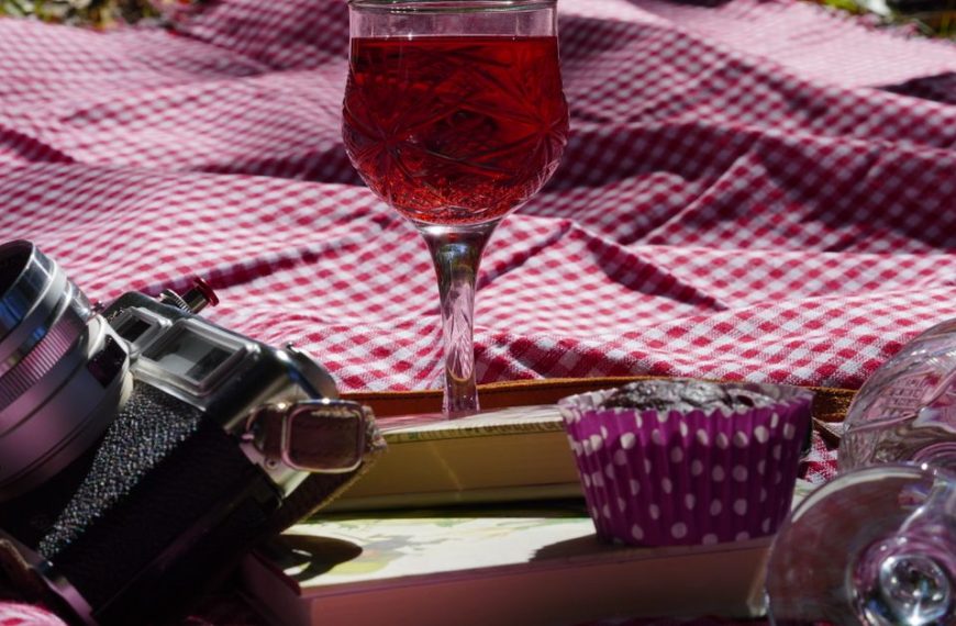 découvrez notre vin de porto rouge doux, riche en saveurs fruitées et parfait pour accompagner vos desserts ou moments de détente.