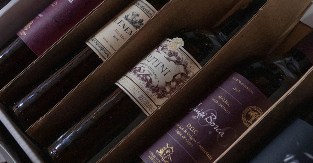 Vin ou champagne : comprendre l'origine, la méthode et les cépages 1 découvrez tout sur le vin : histoire, types, conseils de dégustation et accords mets-vins pour les amateurs et connaisseurs.