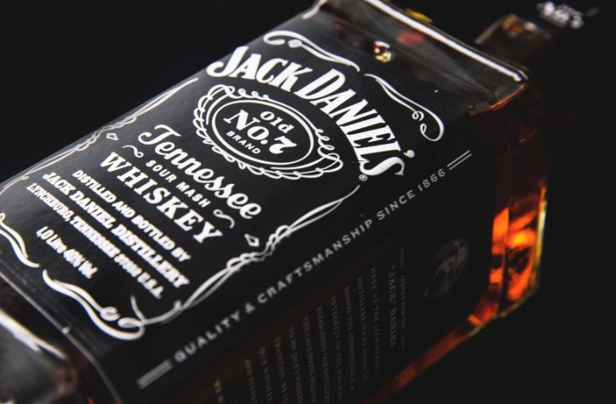 découvrez le bourbon sour, un cocktail classique alliant la richesse du bourbon à la fraîcheur acidulée du citron pour une expérience rafraîchissante et équilibrée.