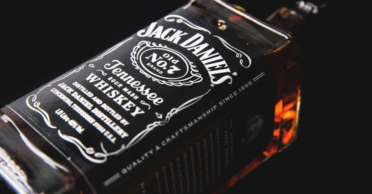 Comment préparer un bourbon sour citron frais mousse délicat et savoureux 1 découvrez le bourbon sour, un cocktail classique alliant la richesse du bourbon à la fraîcheur acidulée du citron pour une expérience rafraîchissante et équilibrée.