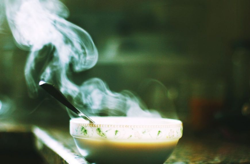 découvrez notre recette raffinée de soupe au champagne, une délicieuse entrée festive alliant bulles et saveurs délicates pour vos repas d'exception.