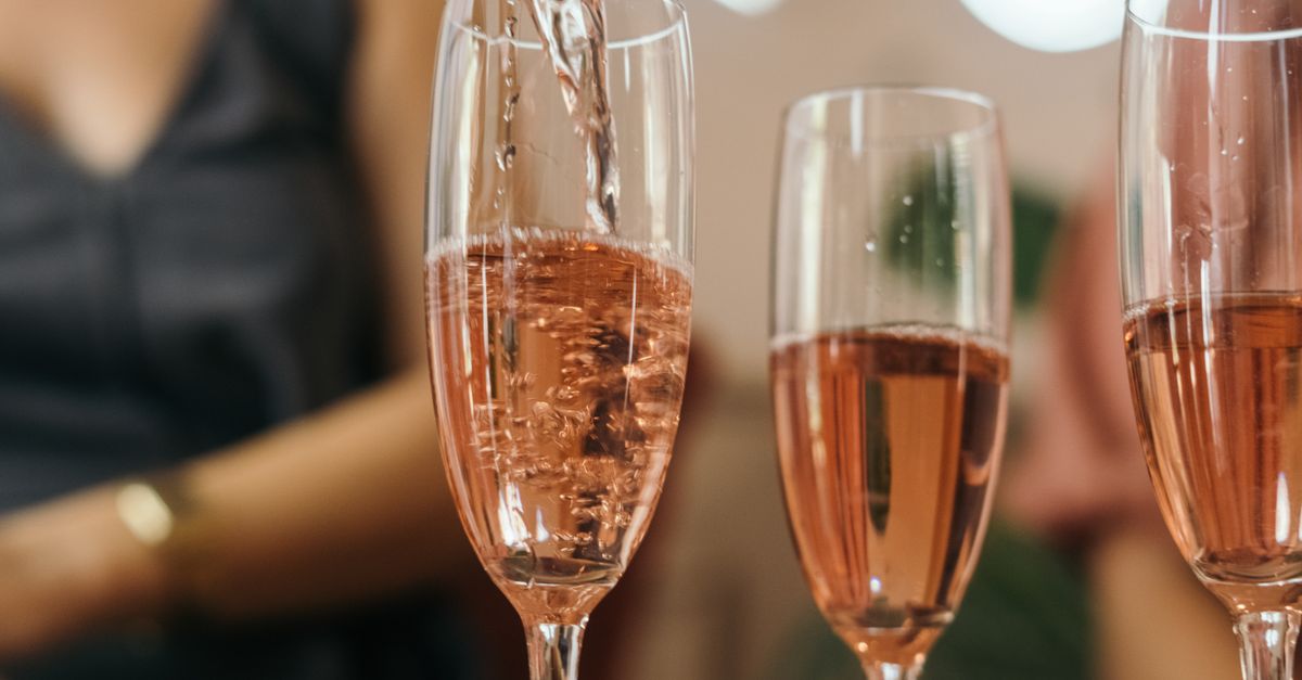 Kir vin blanc ou blanc cassis : comment éviter les confusions et trouver l'équilibre parfait 1 découvrez tout sur le kir, ce cocktail français emblématique à base de vin blanc et de crème de cassis, parfait pour vos apéritifs.