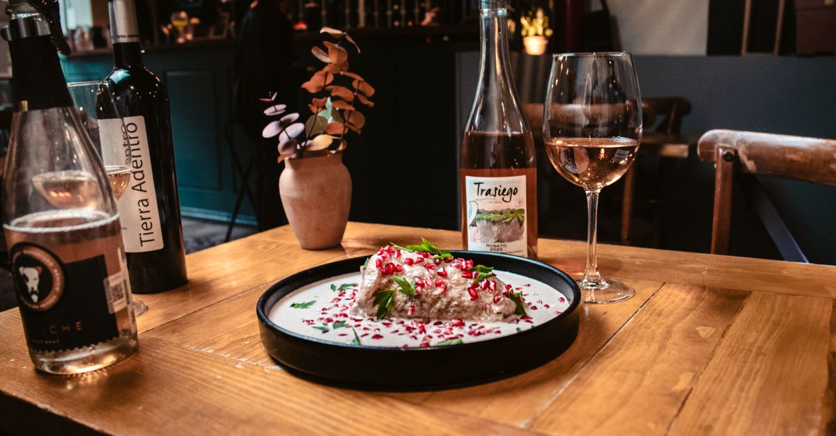 Quel vin choisir pour accompagner une tartiflette : blanc ou rouge 1 découvrez comment associer parfaitement vos mets avec le vin idéal pour sublimer chaque repas.